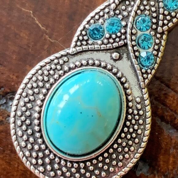 The Mavi Turquoise Blue Pendant Necklace in Silver Tone - Picture 4 of 10